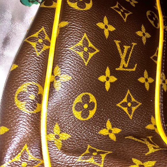 Authentic Louis Vuitton PM Galleria - Picture 10 of 16